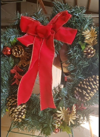 15- Deluxe Wreath with Bow and Pinecones